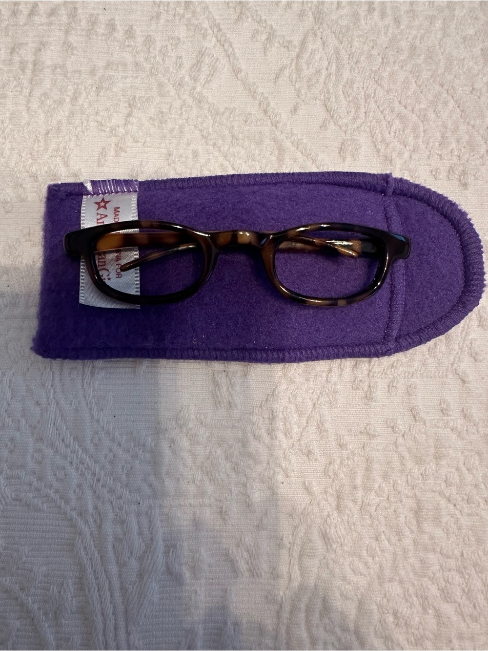 American girl doll glasses with purple case
(No Lens)